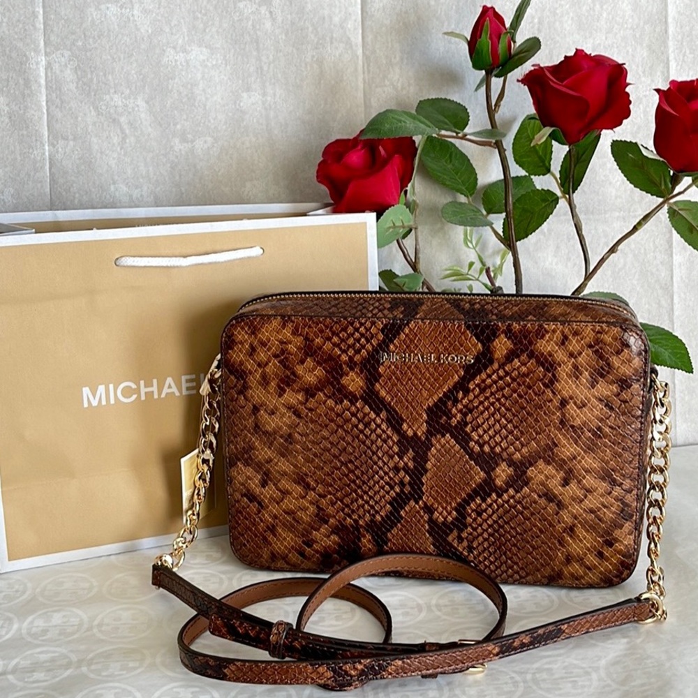 ✅SALE❤️‍🔥Michael Kors Purse.